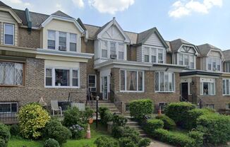 Spacious 4-Bed/2.5-Bath Townhome in Wynnefield! Available NOW!