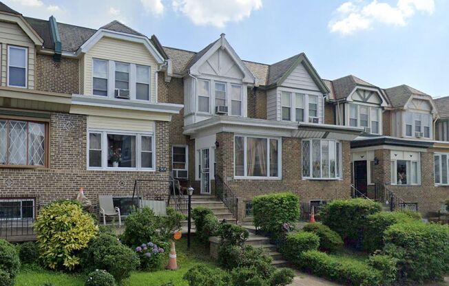 Spacious 3-Bed/2.5-Bath Townhome in Wynnefield! Available NOW!