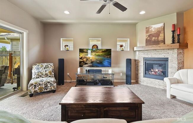 Pet Friendly Home Near The Foothills!