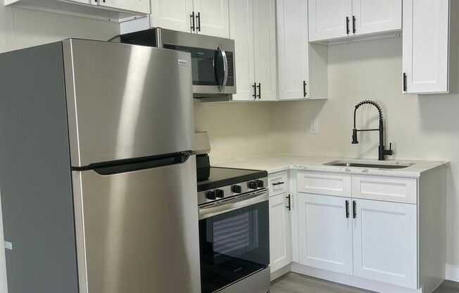 ONE MONTH FREE - Modern 1 BED Living in Guttenberg's Finest! (NO BROKER FEE!)