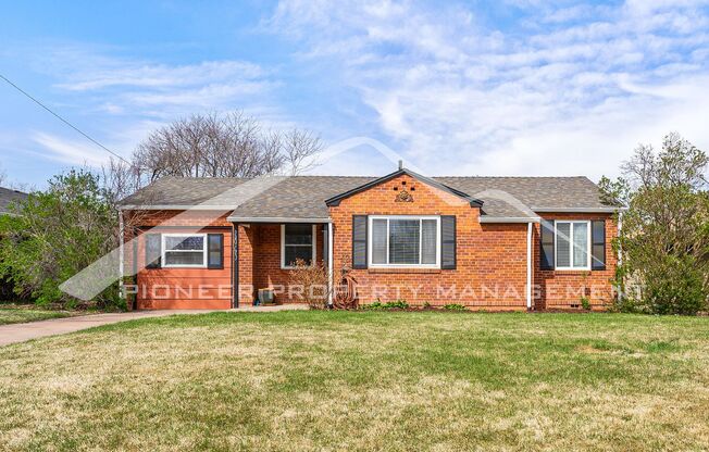 Gorgeous Home with Fenced Back Yard and Central A/C