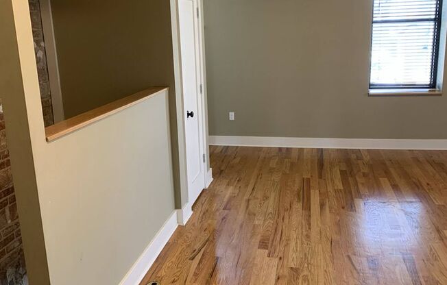1 bed, 1 bath, 1,044 sqft, $1,250, Unit 909