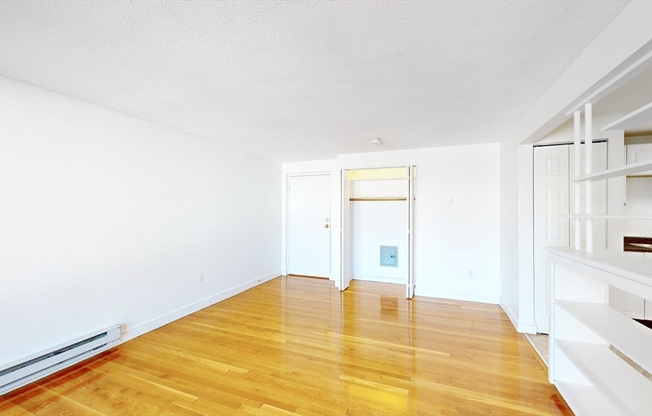 2 beds, 1 bath, 750 sqft, $2,395, Unit 42