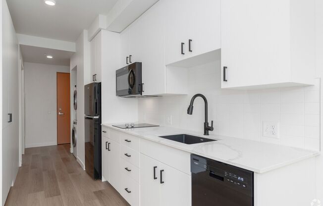 Studio, 1 bath, 439 sqft, $1,399, Unit Unit 215