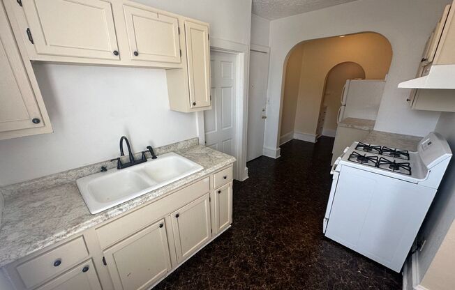 1 bed, 1 bath, 700 sqft, $795, Unit Unit 5