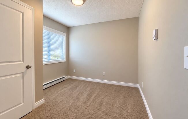 2 beds, 1 bath, 720 sqft, $1,450, Unit 01