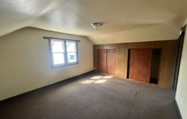 2 beds, 1 bath, $1,075