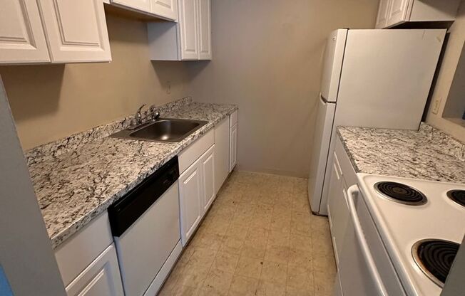 2 beds, 1 bath, $1,200, Unit 302