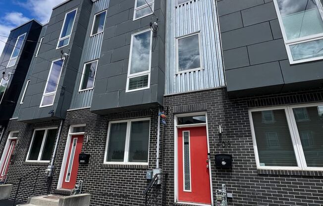 Luxurious 3-Bed Fishtown Home with Private Roof Deck and Finished Basement! Available NOW!