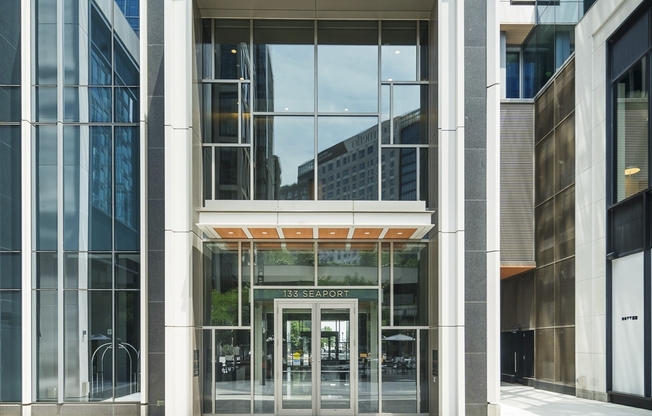 1 bed, 1 bath, 693 sqft, $6,000, Unit 520