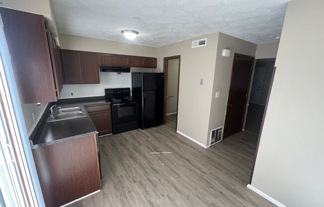 2 beds, 1.5 baths, $895