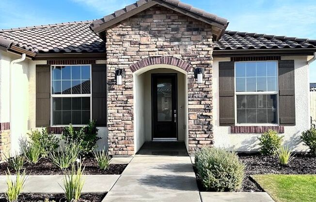 Newly Built 4-Bed Home