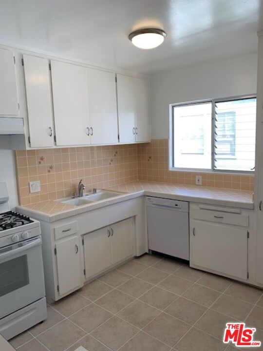 1201 S SHERBOURNE DR