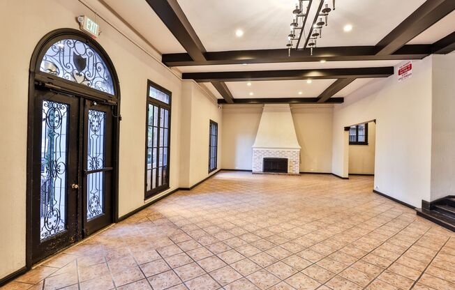 Studio, 1 bath, 425 sqft, $1,549, Unit 404