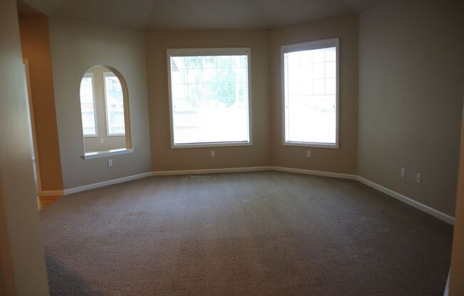 Spacious Lakeshore Single Level Home for Lease - 902 NW 96th Cir