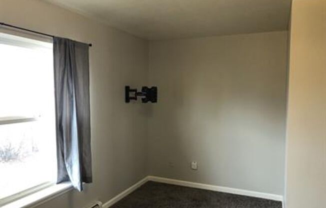 3 beds, 2 baths, $2,800