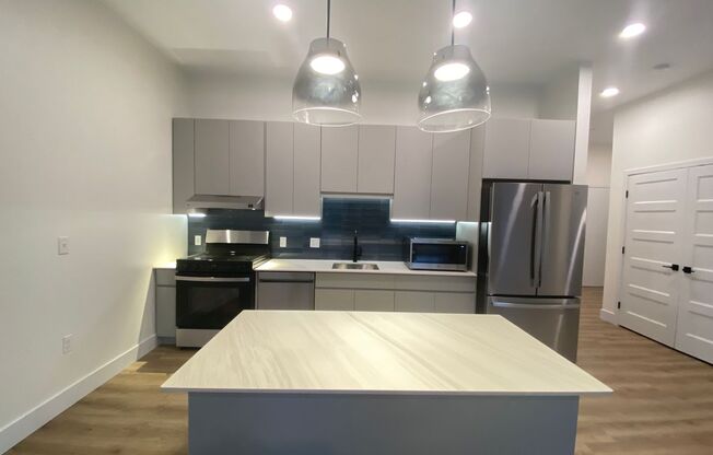 1 bed, 1 bath, 1,041 sqft, $2,690, Unit 131