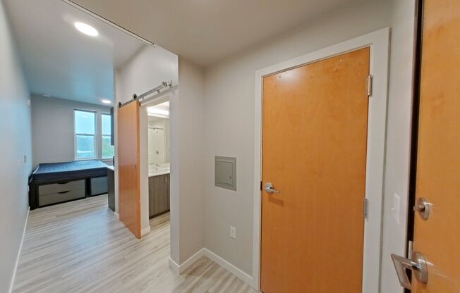 Studio, 1 bath, 261 sqft, $875, Unit 404
