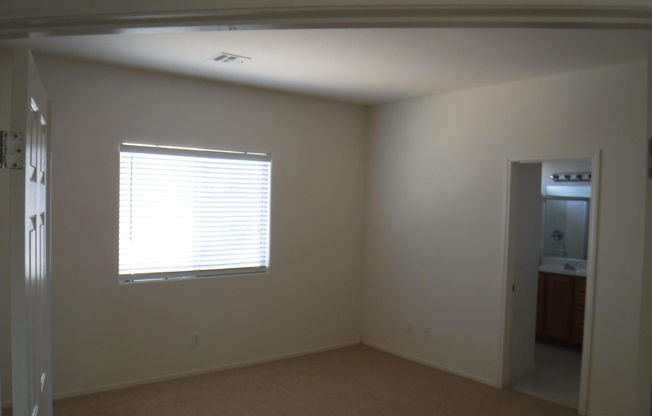 3 BEDROOM HOME IN GATED COMMUNITY WITH COMMUNITY POOL AND SPA