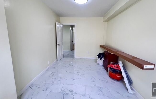 956 E 54 ST