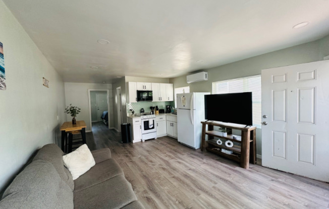 610 612 17 AVE S