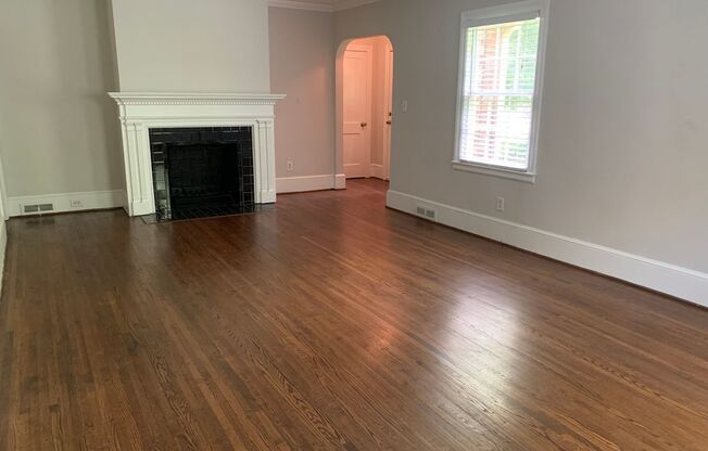 Beautiful Two Bedroom Duplex in Myers Park!!
