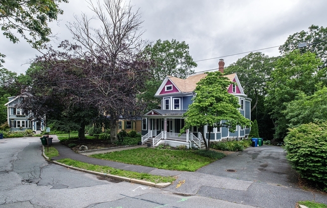 87 HILLSIDE RD