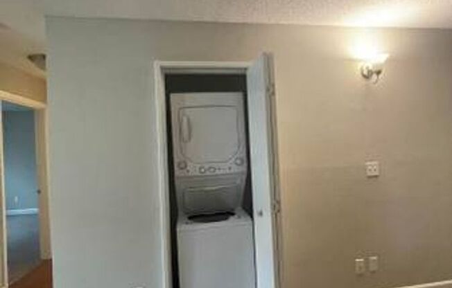 2 beds, 1 bath, $1,650, Unit 12