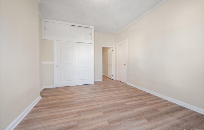 308 E 8 ST