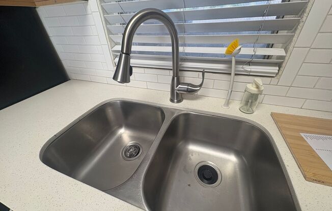 Studio, 1 bath, 370 sqft, $1,299, Unit 20