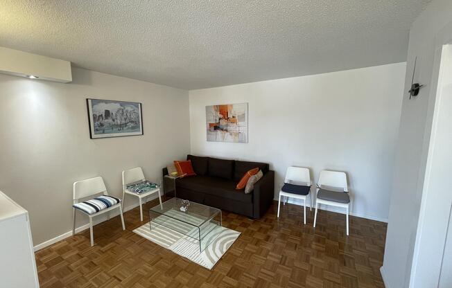 Studio, 1 bath, 500 sqft, $3,200, Unit 33-B