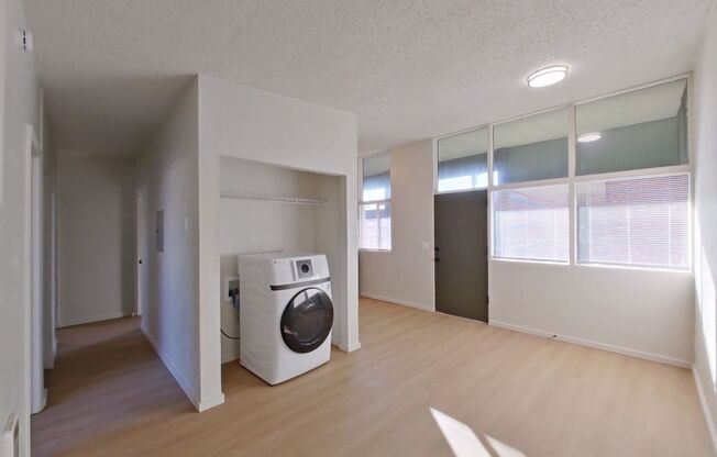 3 beds, 1 bath, 755 sqft, $2,347, Unit 30B