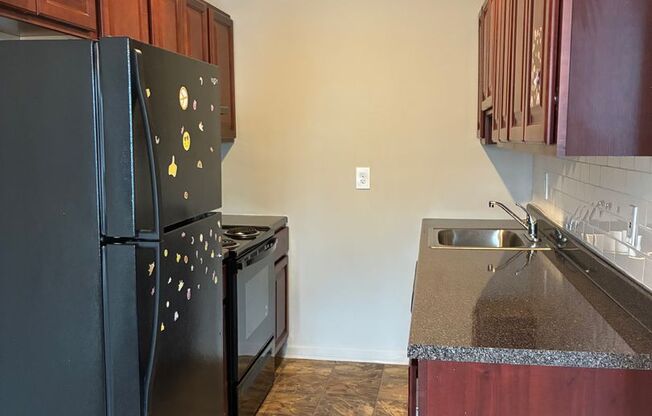 Studio, 1 bath, $1,100, Unit 210