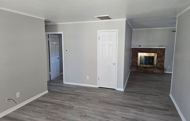 South BA 3 bed, 1.5 bath and 2 car garage is ready for great Tenants.