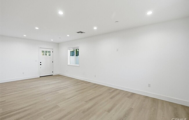 14014 1/2 HUBBARD ST