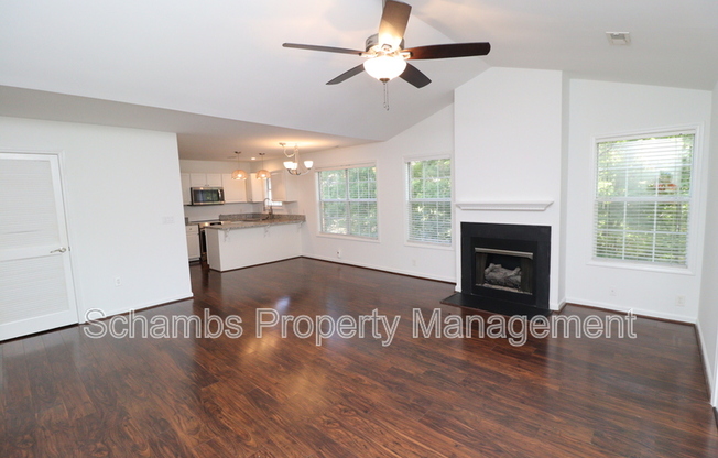 321 RENSHAW CT