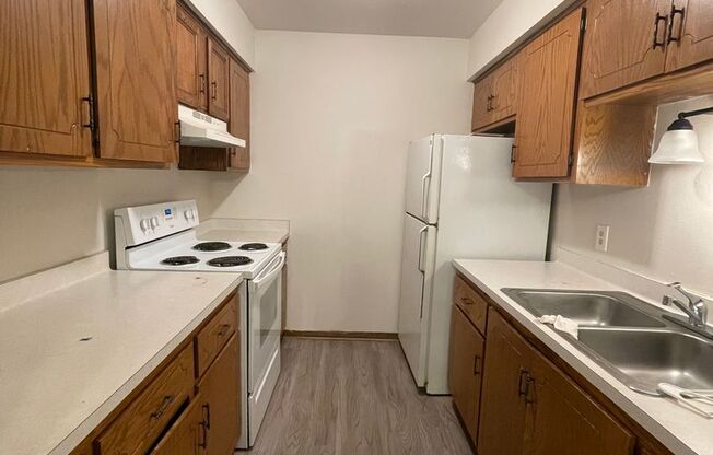 2 beds, 1 bath, 2 sqft, $895, Unit 6407 N 67th St #6