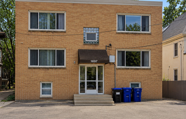 Oversized 1-Bedrooms on Grand Ave | Near St. Thomas | Pet Friendly!