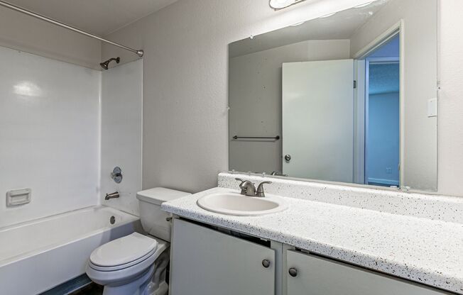2 beds, 1 bath, 980 sqft, $1,525, Unit C65