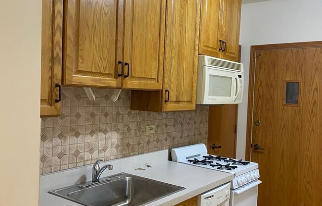 1 bed, 1 bath, $1,640, Unit 1J