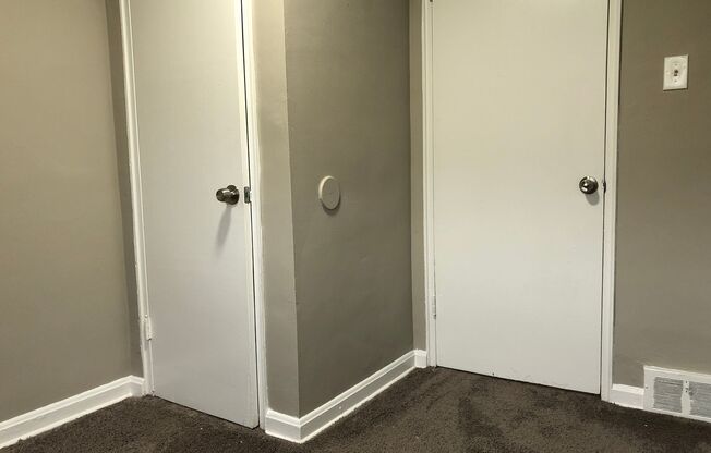 3 beds, 1 bath, 1,500 sqft, $1,300, Unit 1614-00