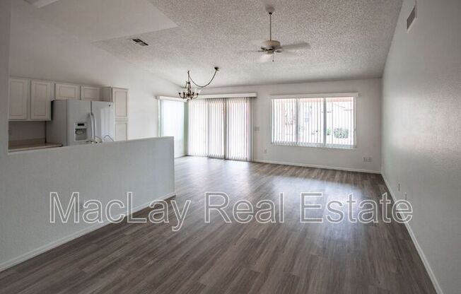 1951 E WESTCHESTER DR