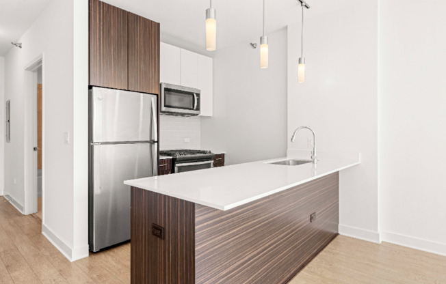 100 E LK ST