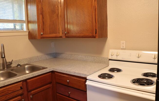 1 bed, 1 bath, 700 sqft, $800, Unit 6110-B