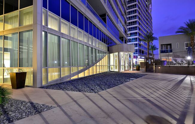 2 beds, 2 baths, $2,350, Unit # 1004