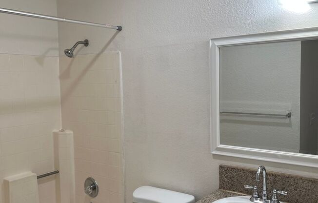 2 beds, 1 bath, $2,250, Unit I