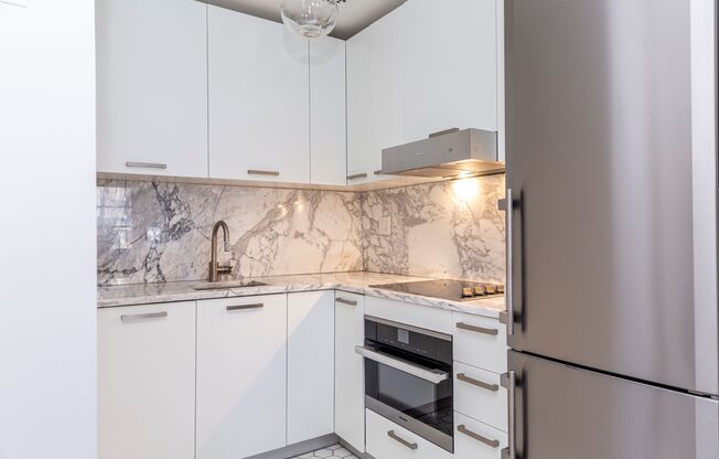 114 W 81 ST