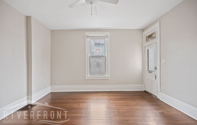 1 bed, 1 bath, 1,200 sqft, $1,250, Unit 622 Main St - 1