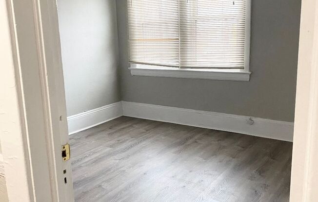 1 bed, 1 bath, 370 sqft, $950, Unit Unit 11