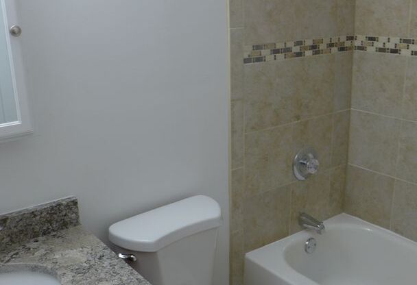 1 bed, 1 bath, 700 sqft, $2,050, Unit 12B